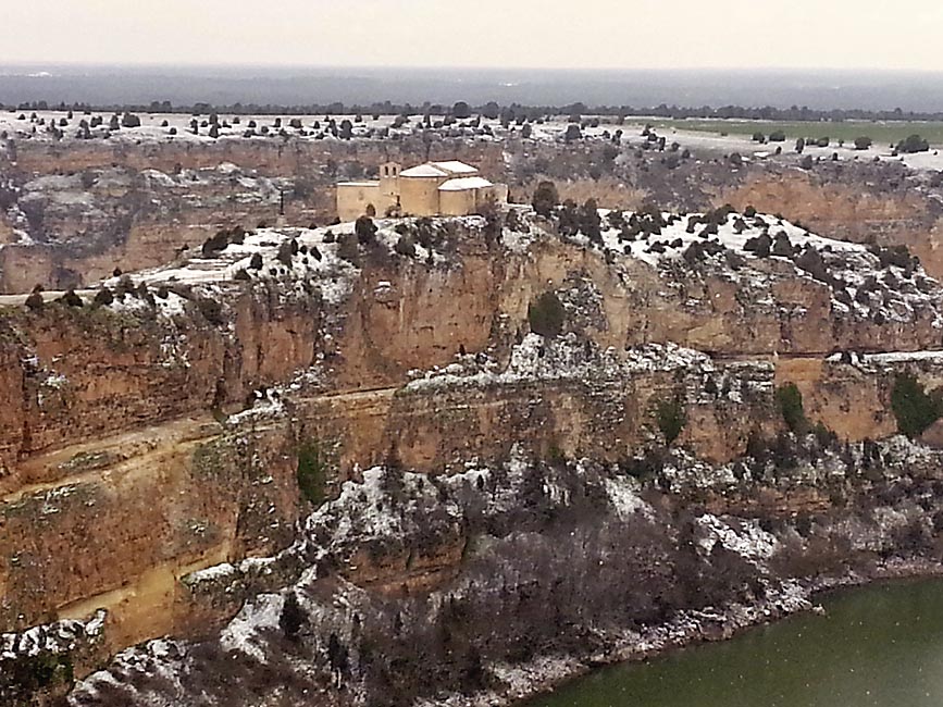 Ermita de San Frutos sobre las hoces